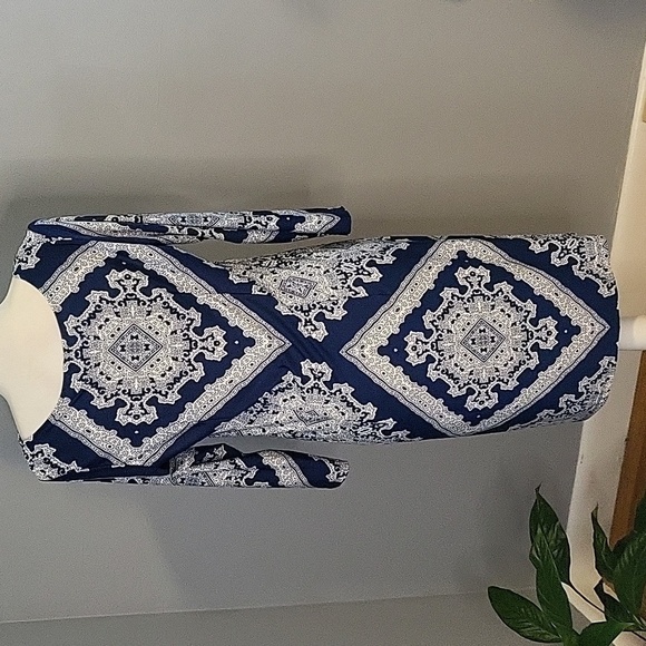 Haani Stretchy Blue & White Back Darts 3/4 Sleeve Pullover Shift Dress - Size M - Picture 3 of 6